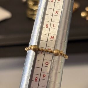 Elegant Gold-Toned Twisted Ring size 7